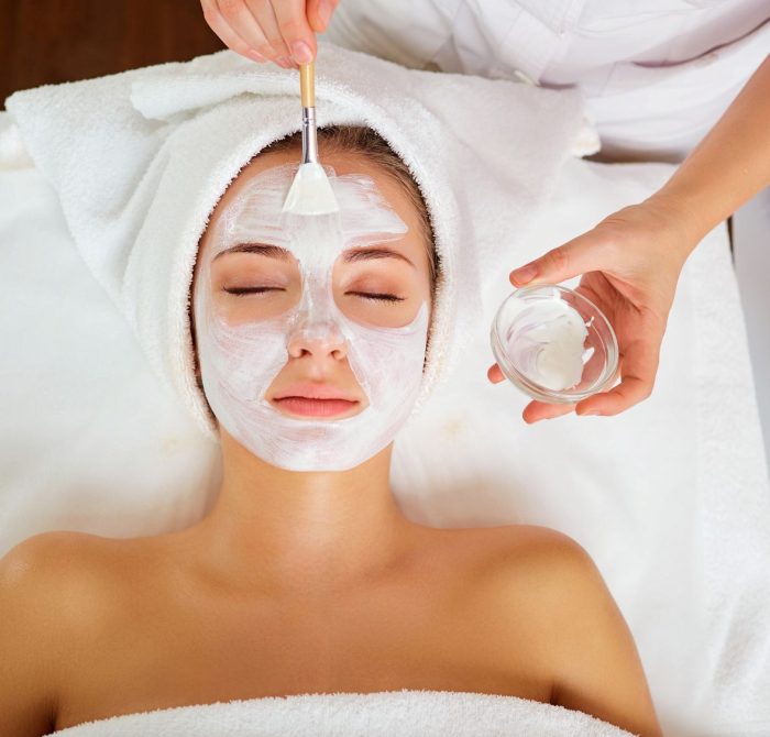 applying-facial-mask-at-spa